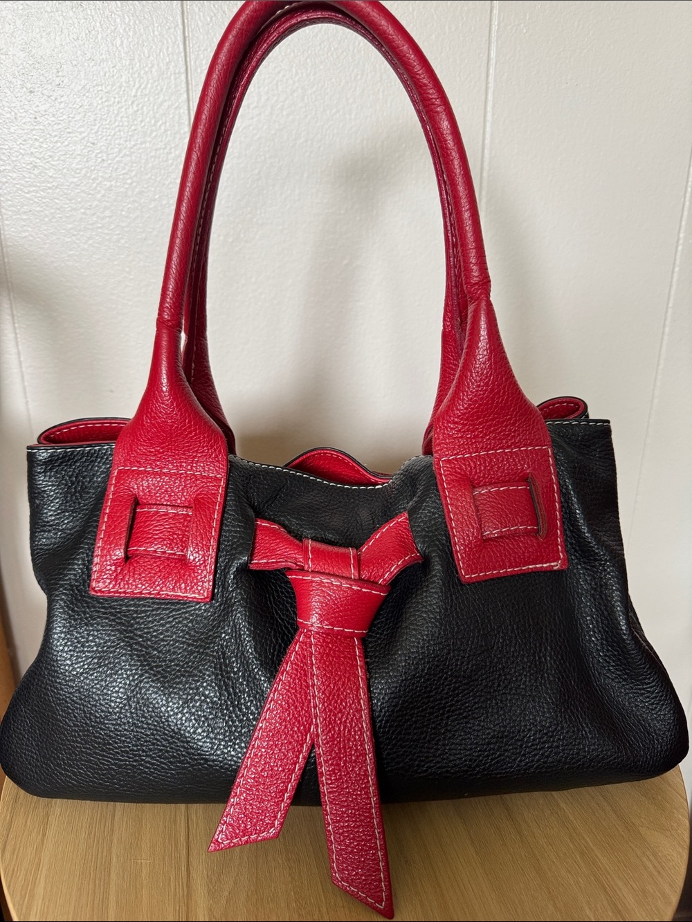 MADE IN ITALY Black Pebbled Leather Shoulder Bag Red Contrast Bow Detail